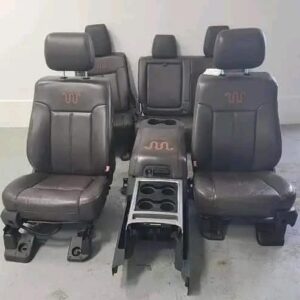 SEATS WITH CENTER CONSOLE